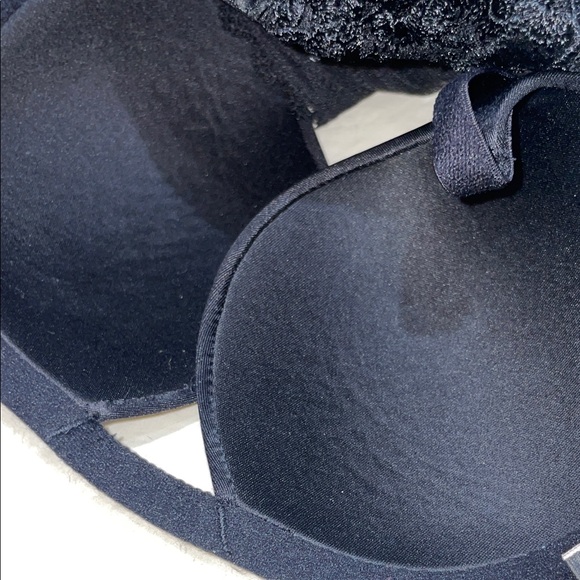 Victoria's Secret Midnight Black Lace lightly Lined Plunge Bra - Picture 7 of 7
